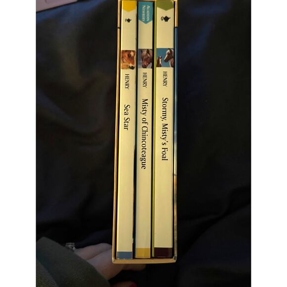 Marguerite Henry’s Horseshoe Library Boxed Set - Picture 2 of 10